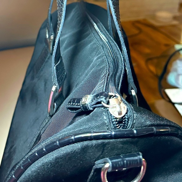 Liz Claiborne Small Duffle/Handbag in EUC. Black w/Silver Tone Hardware. - Picture 6 of 13